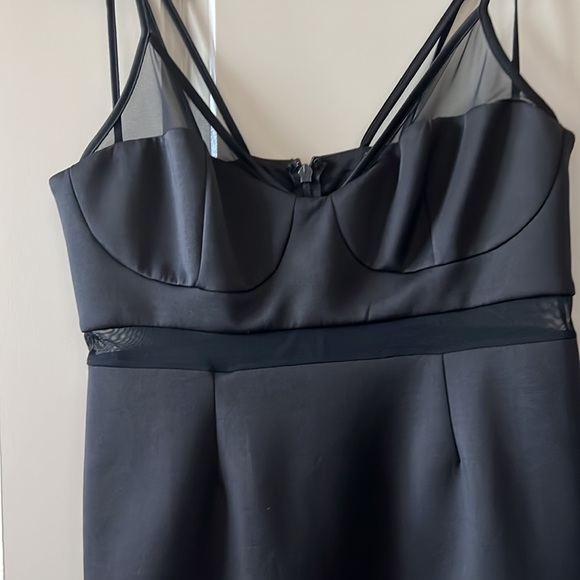 Black Mesh cocktail dress (Size 12 but can stretch up til size 14/16) - Picture 3 of 4